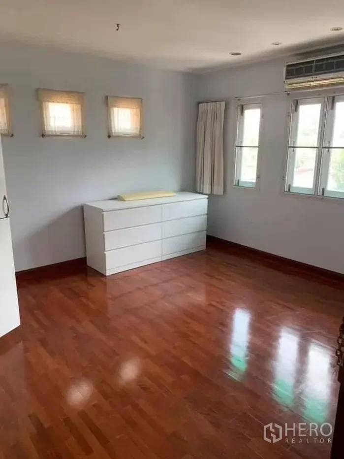 รูป ให้เช่า ทาวน์เฮาส์ 4 ห้องนอน Villa 49 (วิลล่า 49) คลองตันเหนือ วัฒนา กรุงเทพมหานคร BTS ทองหล่อ - รูปที่ 5/13