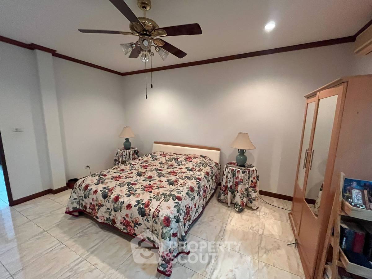 picture Unique 6-BR Pool Villa next to Market Village (ID 3293800) - 42/49