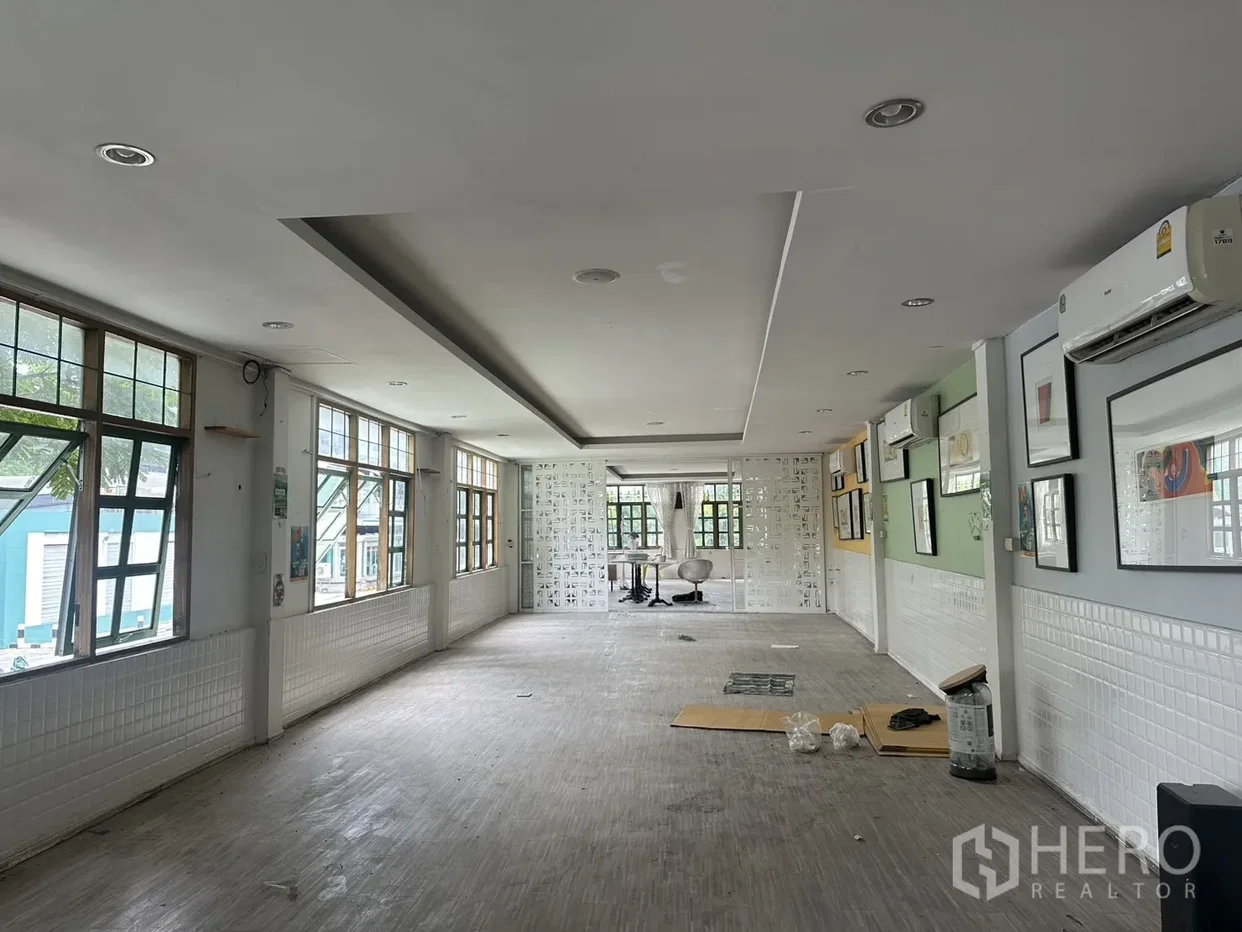 รูป ให้เช่า พื้นที่ขายของ 247 ตรม ยานนาวา สาทร กรุงเทพมหานคร BTS วุฒากาศ - รูปที่ 3/10