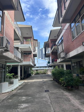 Project Brown Brick Thonglor Picture - 3/4