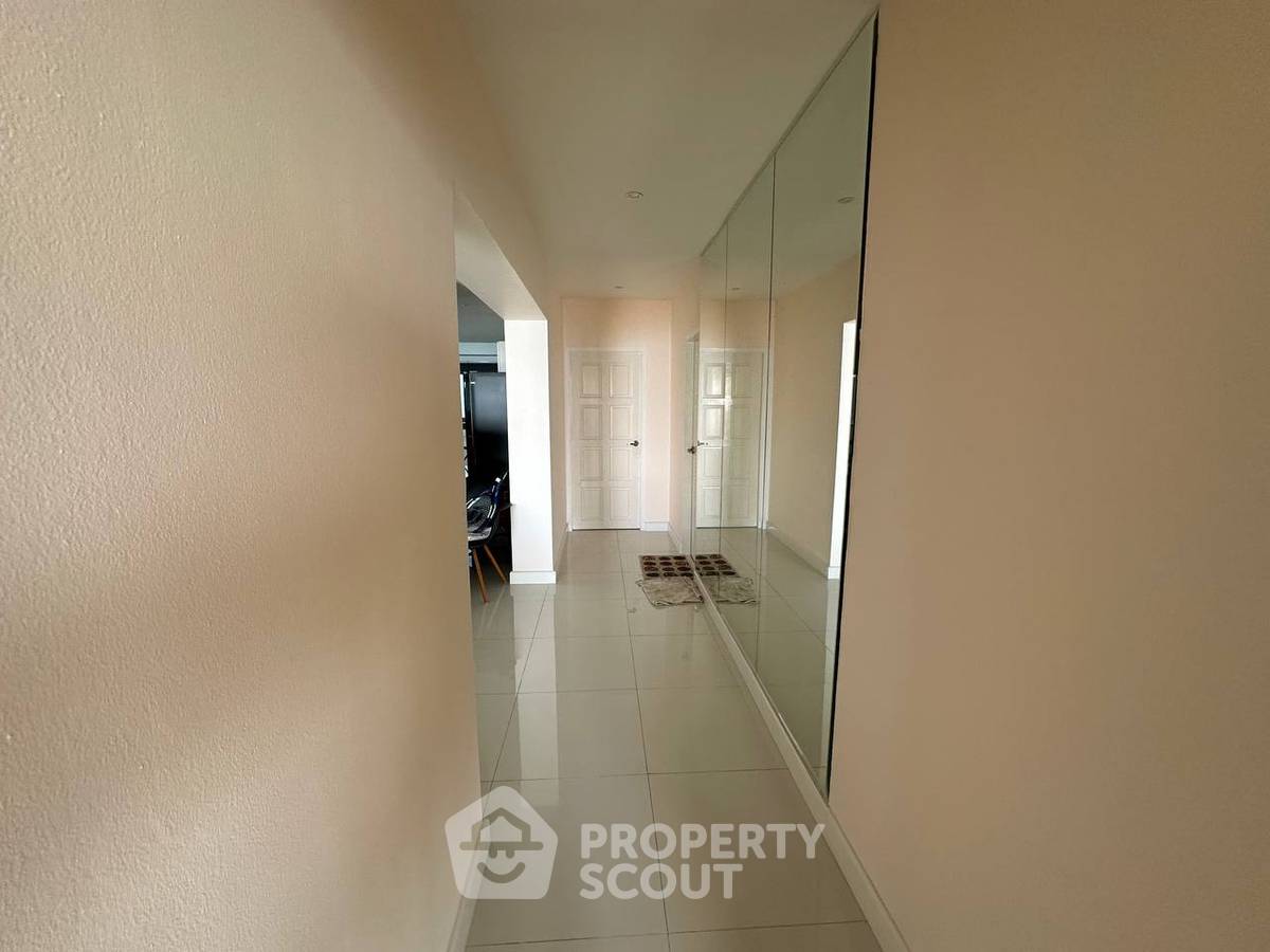 รูป ชั้น 25 ห้องนอน 3 ห้อง ขนาด 179 ตร.ม. Krisda Golden Condotel (ID 3282517) - รูปที่ 1/22