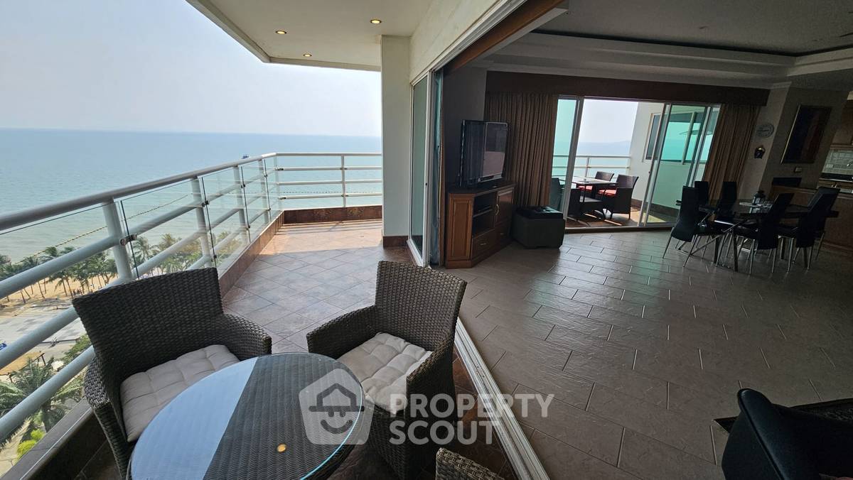 picture Spacious 2-BR 141 Sqm At View Talay 7 Condominium Jomtien (ID 3281933) - 41/51
