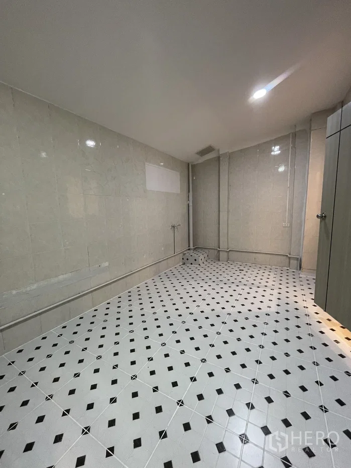 picture For rent Shophouse 200 sqm in Bang Kapi, Bangkok - 10/25
