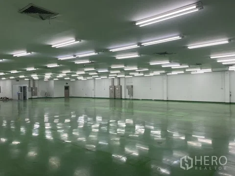 For Rent Low Ceiling Factory 1400 sqm on Thepharak Road, Mueang Samut Prakan, Samut Prakan