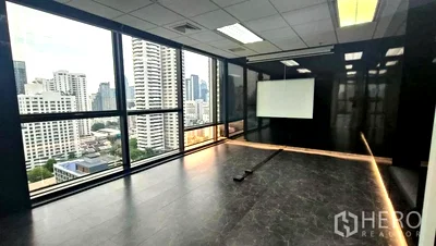 Office for rent Si Ayuttaya Rd. Bangkok : For rent Office Space 121 sqm in Makkasan, Ratchathewi, Bangkok