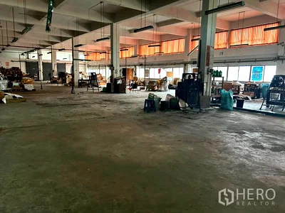 Factory for rent BTS Udom Suk : For rent Warehouse 1600 sq.m. in Phra Khanong, Bangkok