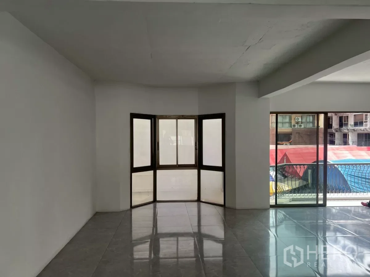 picture For rent Retail Space 64 sqm in Lumphini, Pathum Wan, Bangkok BTS Phloen Chit - 11/13