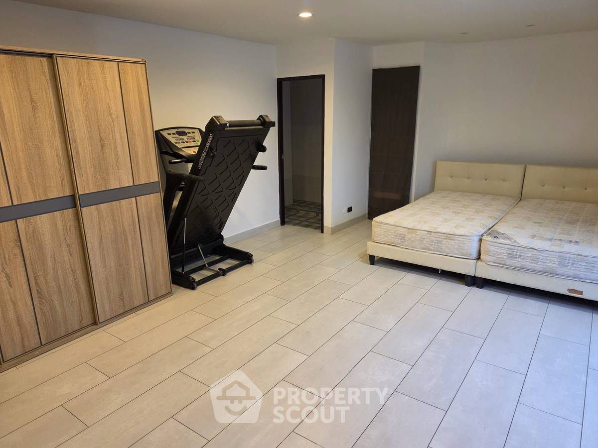 picture Spacious 2-BR 124 Sqm At La Maison Sukhumvit 22, MRT Queen Sirikit (ID 385075) - 7/13