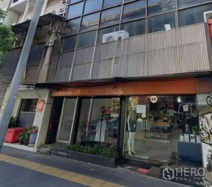 รูป ให้เช่า พื้นที่ขายของ 300 ตรม คลองตัน คลองเตย กรุงเทพมหานคร BTS พร้อมพงษ์ - รูปที่ 1/19