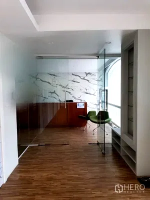 Retail spaces for rent : For rent Retail Space 140 sqm in Phra Khanong Nuea, Watthana, Bangkok BTS Phra Khanong