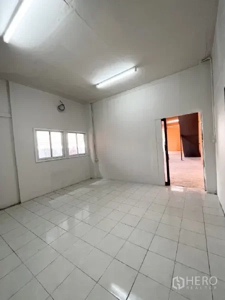 picture For rent Warehouse 268 sqm in Din Daeng, Din Daeng, Bangkok - 8/12