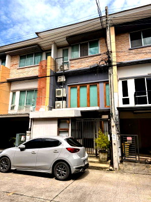 โฮมออฟฟิศ ถนนนนทบุรี : 🔥ขายด่วน‼️ทาวน์โฮม 3 ชั้น 🏢 ใกล้กองสลาก 🔥ทำเลดี ติดถนนใหญ่‼️พลัส พาร์ค อเวนิว สนามบินน้ำ 🏣   พร้อมเฟอร์นิเจอร์บิวด์อิน ✅️เพียง 5.99 ล้านบาท ‼️🔥