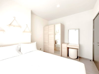 Condos for rent : PFD-09088 Condo for rent Life Asoke Hype Condo: Minimalist, café-style aesthetic.