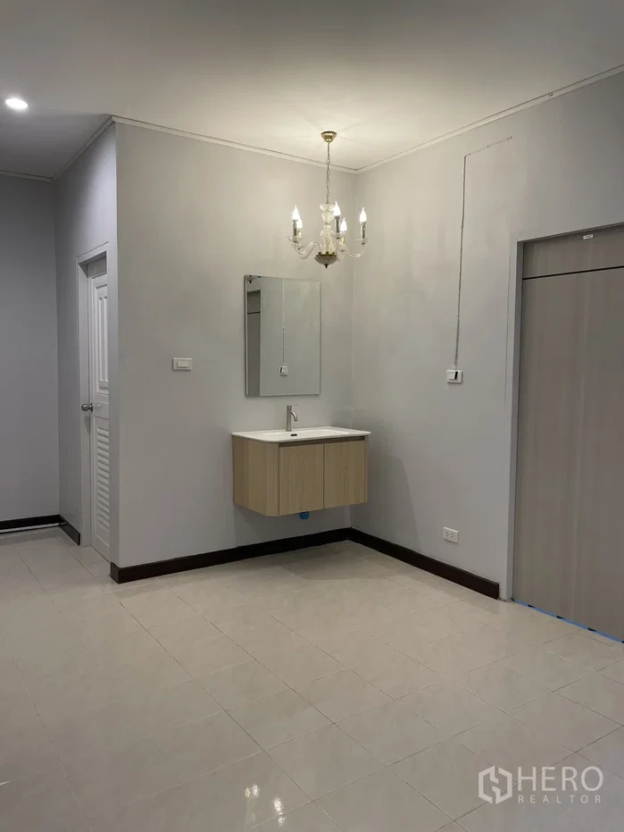 picture For rent Shophouse 200 sqm in Bang Kapi, Bangkok - 8/25