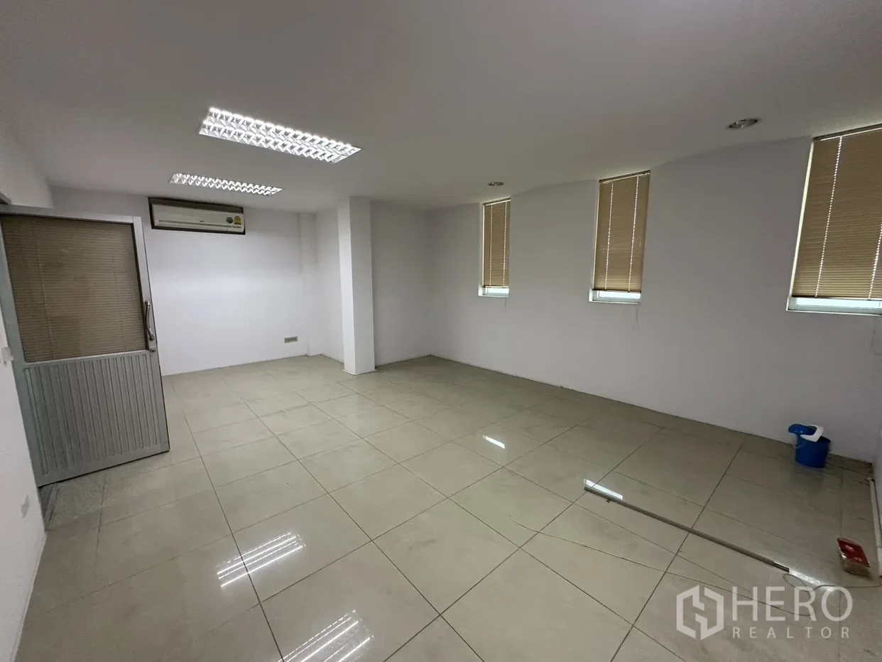 รูป ให้เช่า โรงงาน 1800 ตรม บางพลี สมุทรปราการ - รูปที่ 27/30