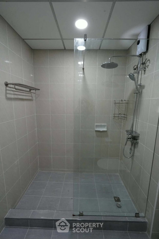 picture Great Value 1-BR Condo At View Talay 3, Phratamnak (ID 3281930) - 4/7