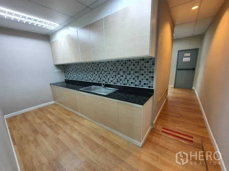 รูป ให้เช่า ออฟฟิศ 350 ตรม คลองเตย คลองเตย กรุงเทพมหานคร BTS อโศก - รูปที่ 14/14