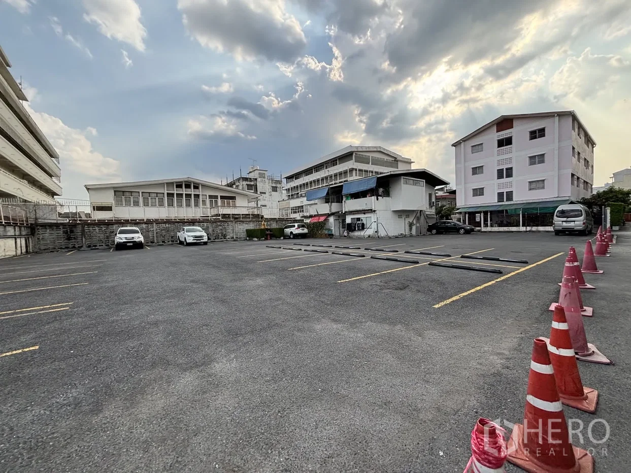 รูป ที่ดิน 300 ตรว ถนนจันทน์ ทุ่งวัดดอน สาทร กรุงเทพมหานคร - รูปที่ 3/5