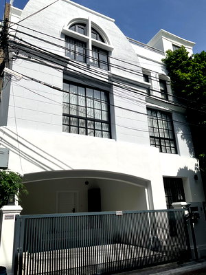 Townhouses for rent Soi Thonglor (Sukhumvit 55) : Townhome for rent, 4 floors, location Soi Ekkamai 12 (Soi Charoen Jai) | Sukhumvit, near Ekkamai International School. Ready to move in (TH6932) 