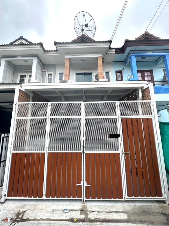 รูป  ให้เช่าทาวน์เฮาส์รีโนเวทใหม่ พุดตาน เพชรเกษม 81 | Owner Post - รูปที่ 1/12