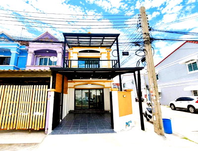ทาวน์โฮม นนทบุรี : AF.  บ้านสวย  หลังมุม ถนนเมน    หมู่บ้านลภาวัล 5  ท่าอิฐ  รีโนเวทใหม่  ใกล้ MRT บางรักน้อย ท่าอิฐ