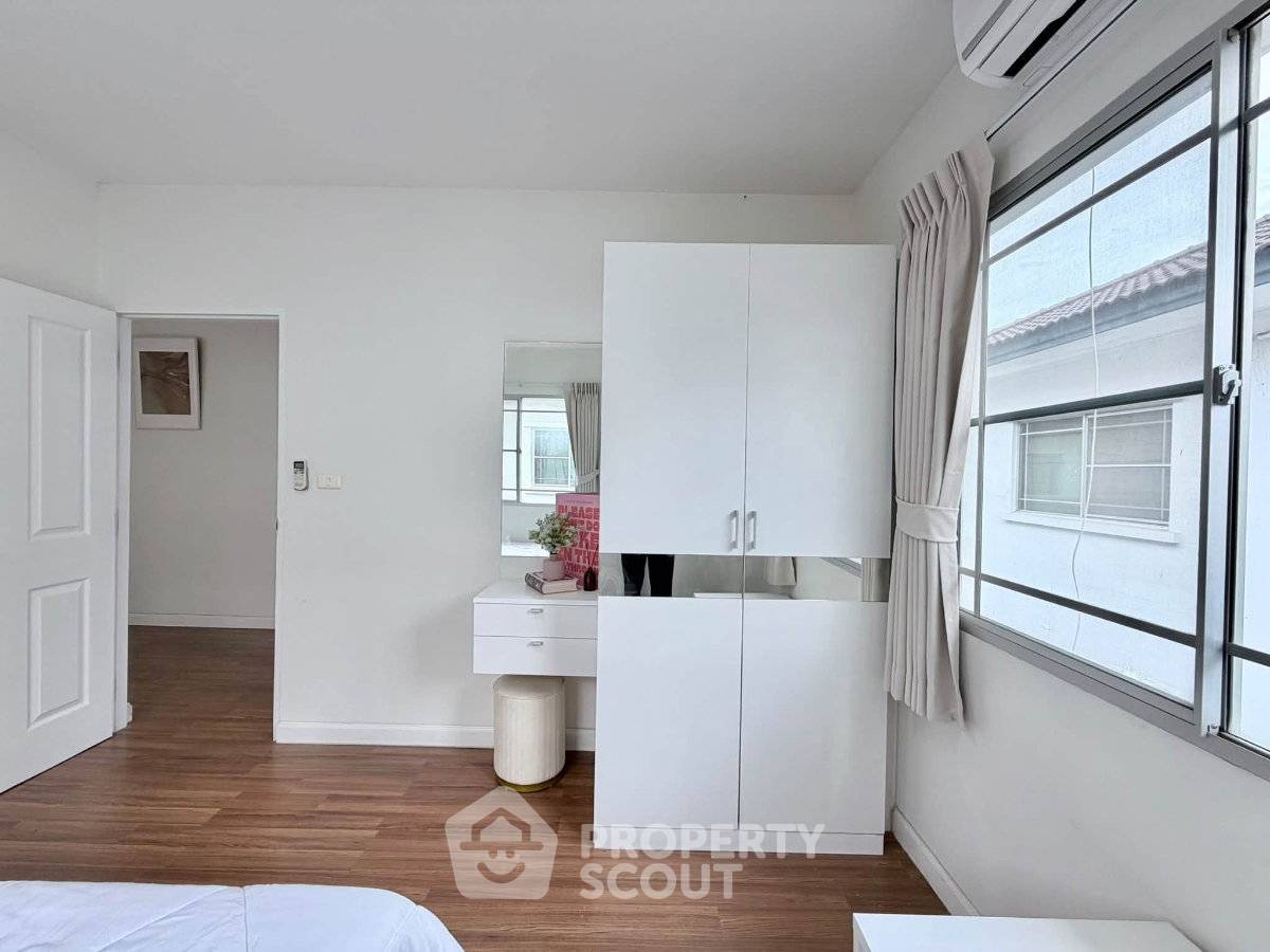 picture Spacious 4-BR House, Manthana Onnut-Wongwan 2, Prawet (ID 3296283) - 12/22