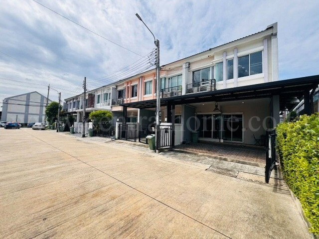 รูป ทาวน์โฮม 2 ชั้น วิสต้า ปาร์ค สาทร - ปิ่นเกล้า หลังริม หลังเดียวในโครงการที่มีพื้นที่ข้างบ้าน - รูปที่ 6/28
