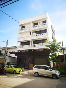 HR3823ให้เช่า ตึกสำนักงาน/โชว์รูม 4.5 ชั้น อ่อนนุช 70/1 มีลิฟต์ขนสินค้า พื้นที่ใหญ่ 675 ตร.ม. ใกล้พัฒนาการและรถไฟฟ้าสถานีศรีนุช