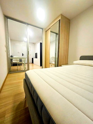 Condos for rent : For Rent: Plum Rangsit Fresh, 4th floor, pool view. New unit with built-in furniture. Price: Only 9,500 Baht.