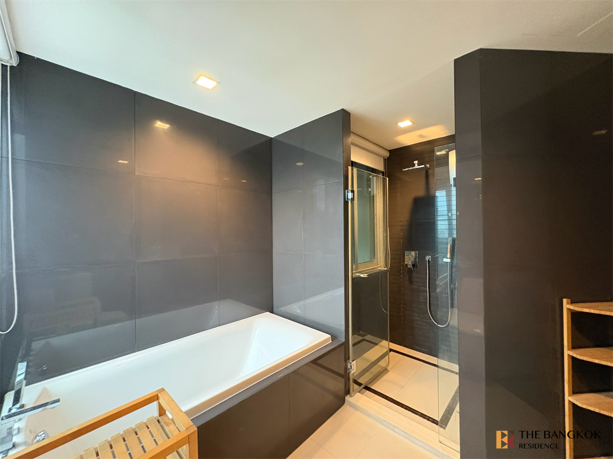 picture RHYTHM Sathorn near BTS Saphan Taksin Popular units sell out fast - 9/10