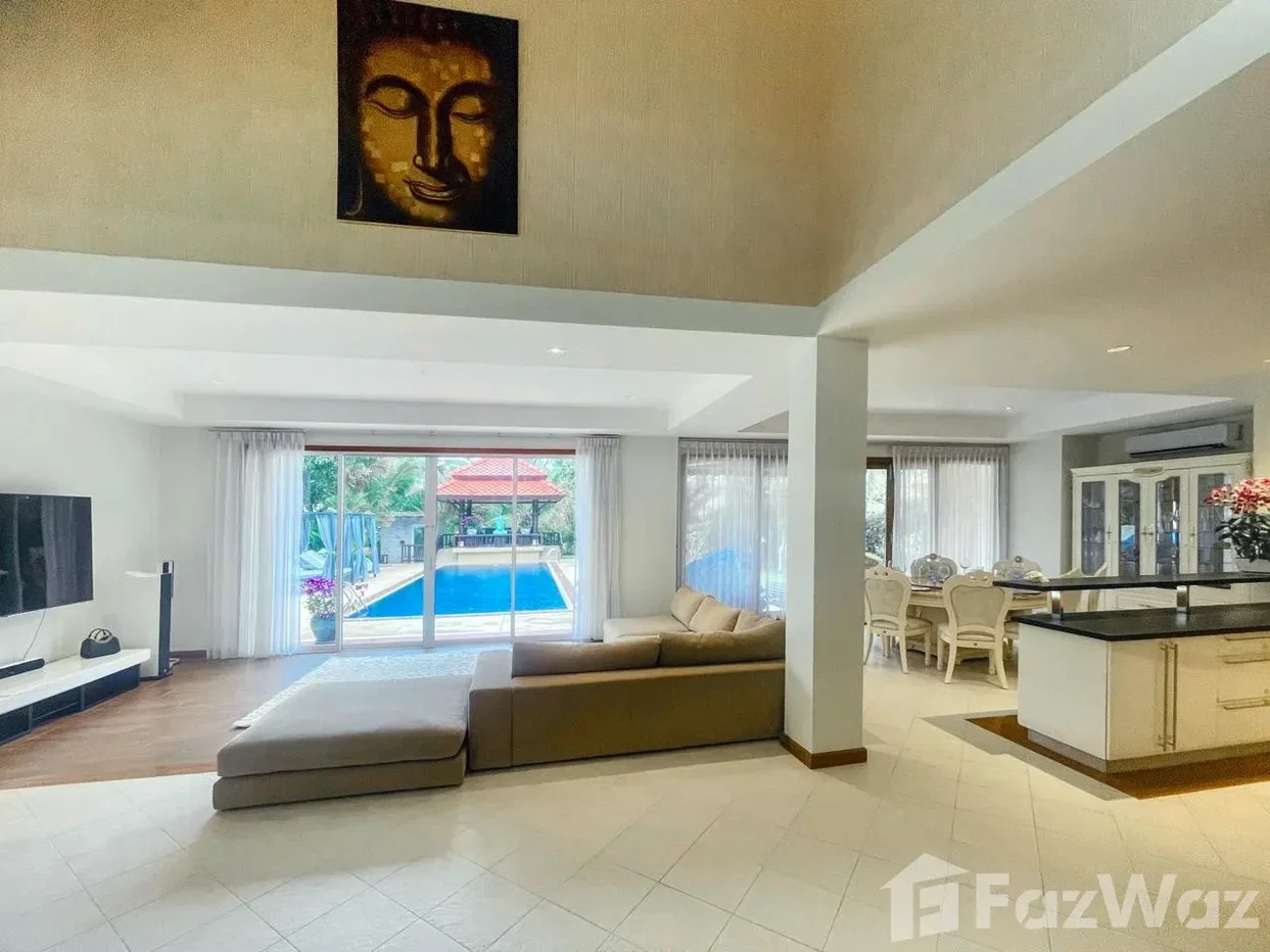 picture Spacious 5-Bedroom Villa on a Large Plot in Laguna 6763003 - 7/48