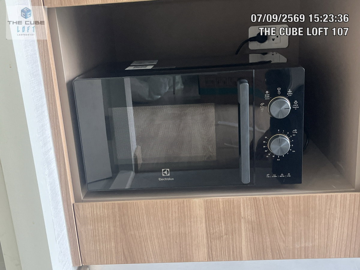 picture Spacious and stunning corner unit for rent at a great price! - 1/9
