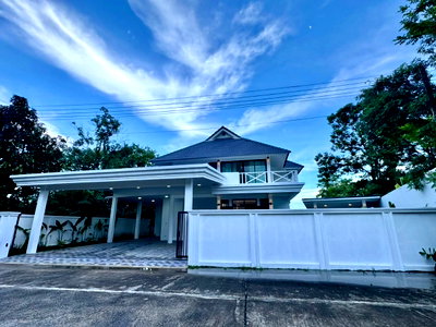 Houses for sale Wat Suwan Pradit (Wat Chang Kham Noi) : Modern Style Pool Villa for  Sale! Near Chiang Mai City