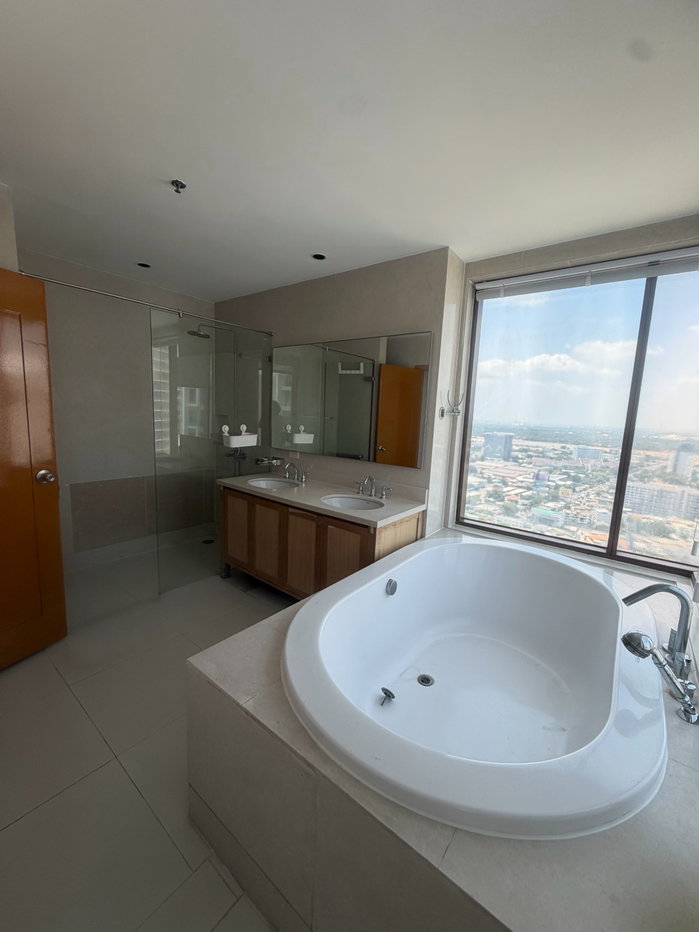 picture The Emporio Place sukhumvit 24 for Rent - 7/20