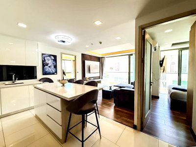 ขายคอนโด : 2 Bedroom Condo for Sale The Peak Towers Pratumnak Pattaya