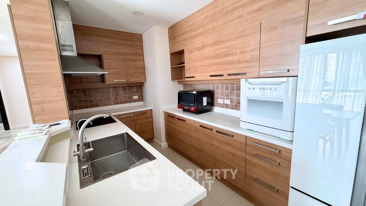 รูป คอนโด 2 ห้องนอน ขนาด 111 ตร.ม. Villa Sikhara Condominium ย่านพร้อมพงษ์ (ID 3296104) - รูปที่ 3/13