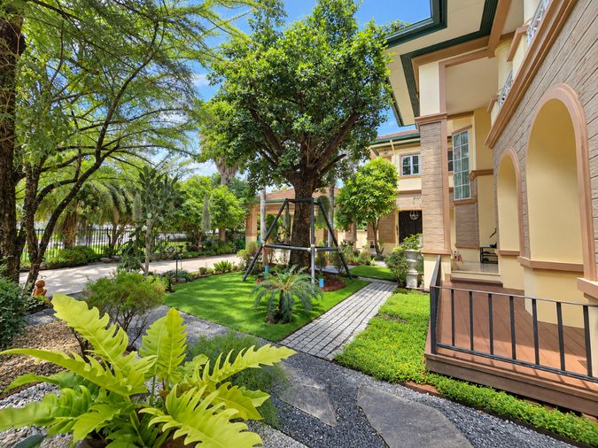4-bed house for sale, 382 sqm, 190.2 sq wah, Ladawan Pinklao - Petchkasem