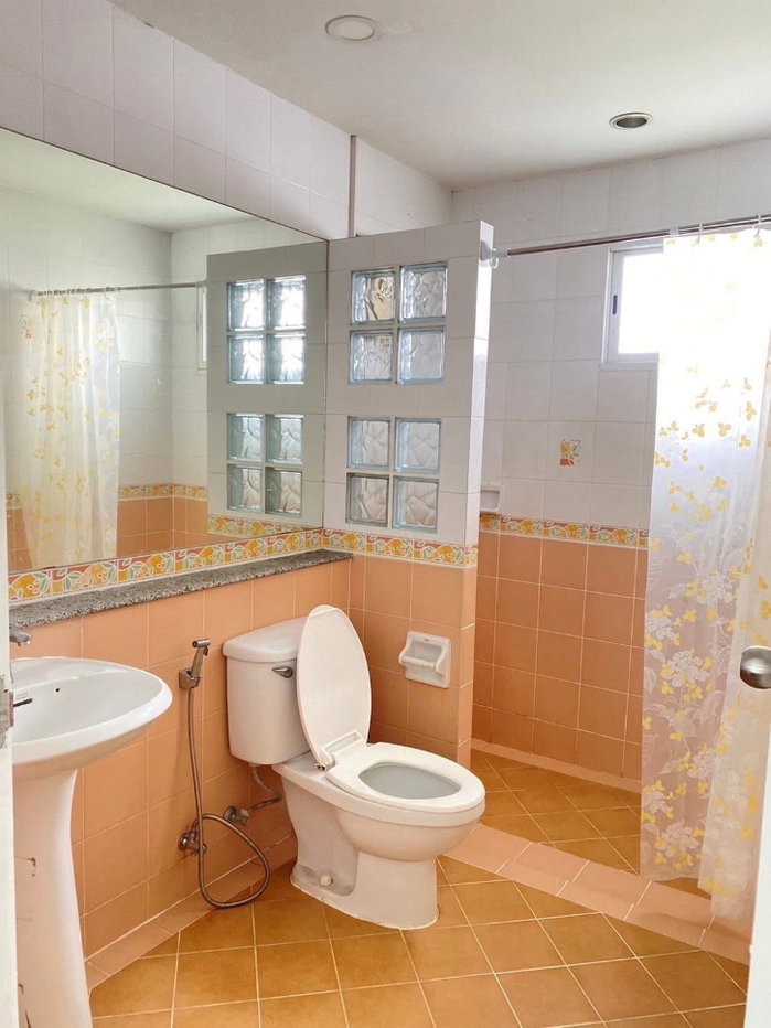 รูป 🏡✨ ให้เช่าบ้านเดี่ยว 2 ชั้น นลินวิลล์ 5 | สวนสไตล์อังกฤษ ใกล้กรุงเทพกรีฑาตัดใหม่ - รูปที่ 10/18