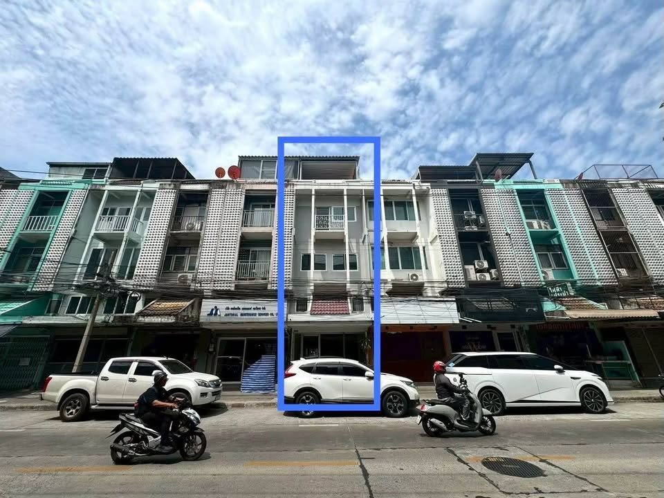 HR3826ให้เช่าตึกแถว เหม่งจ๋าย-เทียมร่วมมิตร รีโนเวทใหม่ 3.5 ชั้น ทำธุรกิจหรืออยู่อาศัย ใกล้ MRT ศูนย์วัฒนธรรม