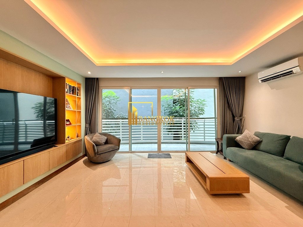 picture Avenue 61 | Modern 3 Bedroom Condo in Ekkamai Area - BR62079CD - 1/33