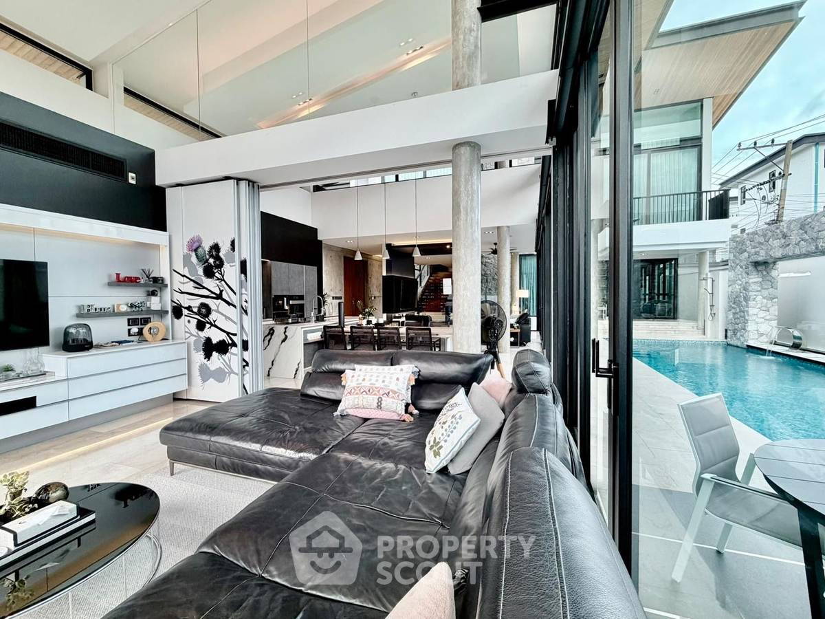 picture Spacious 4-BR 600 Sqm Villa In Phratamnak (ID 3295326) - 22/34