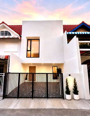 ทาวน์โฮม ซอยเสนา : ทาวน์เฮาส์รีโนเวทใหม่ นาคนิวาส 44🏡 3 ห้องนอน | ใกล้ Central EastVille 4.75 ล้านบาท