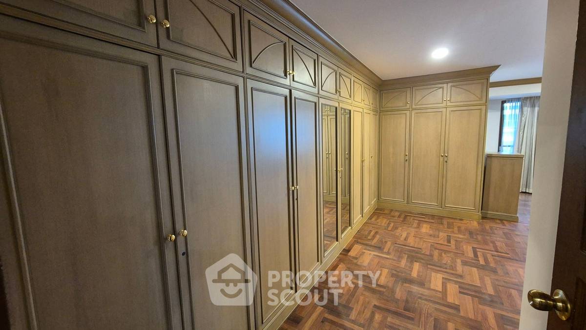 picture 306 Sqm 3-BR Windsor Tower Condominium, BTS Asoke (ID 3198426) - 4/14