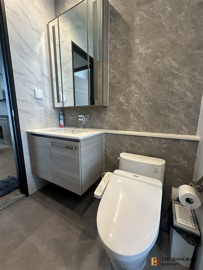 picture The Crest Park Residences near MRT Phahonyothin Station Convenient Travel, Great Value per Square Meter - 10/10