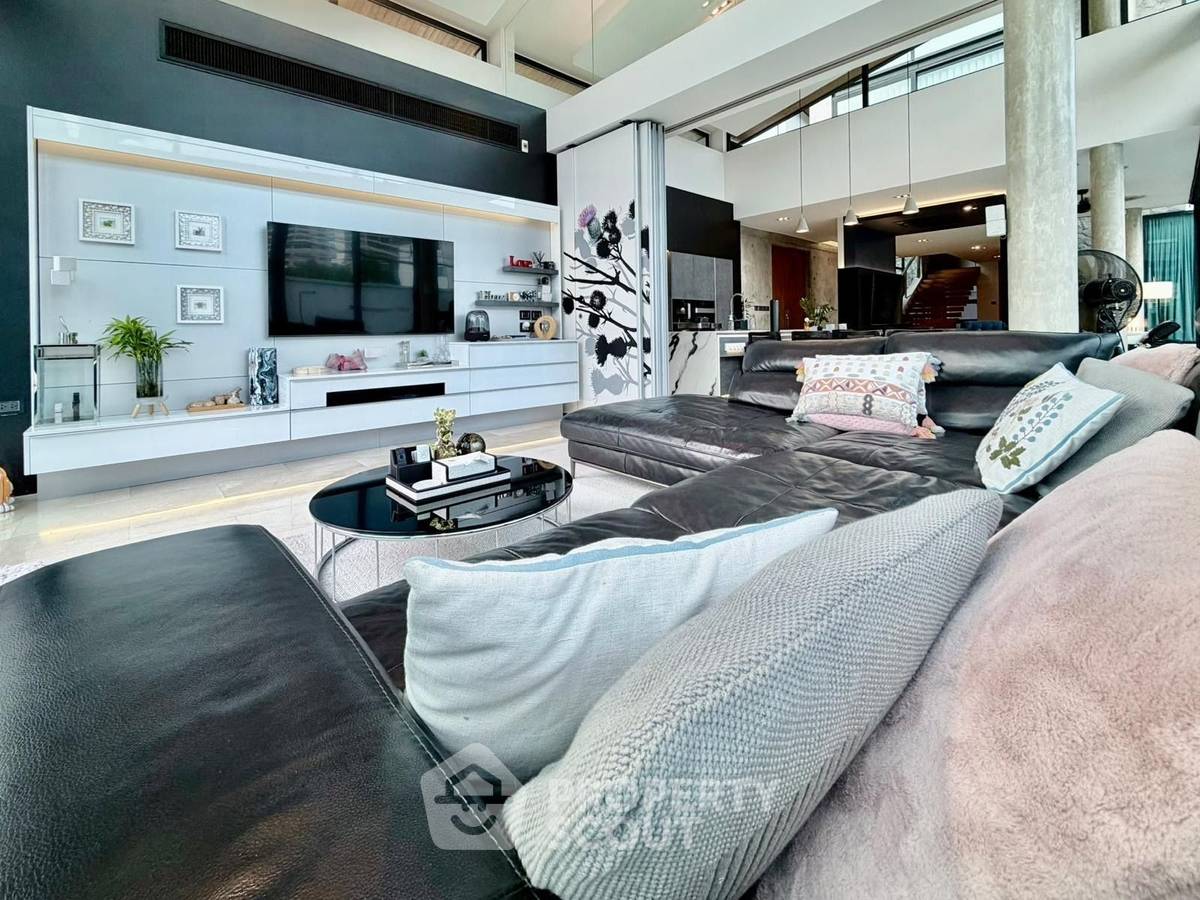 picture Spacious 4-BR 600 Sqm Villa In Phratamnak (ID 3295326) - 25/34