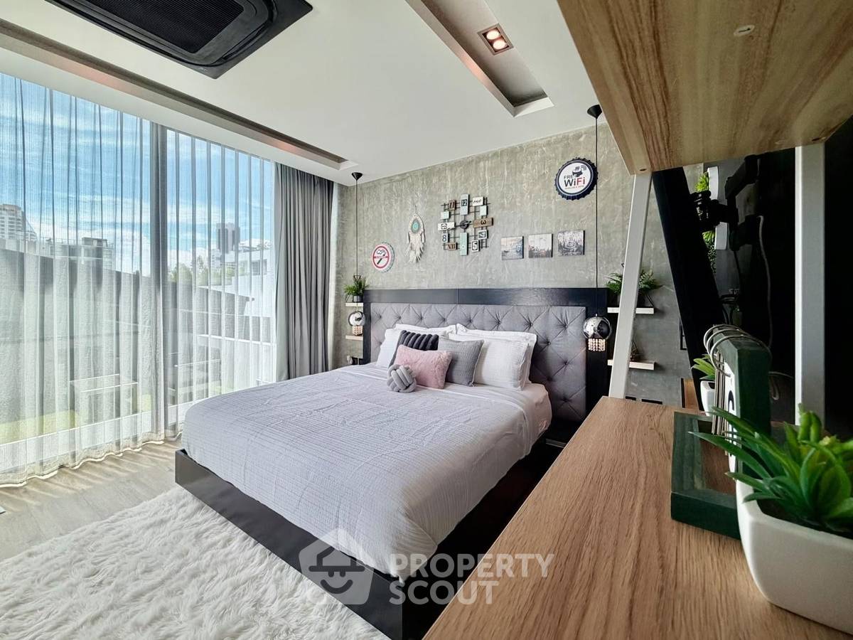 picture Spacious 4-BR 600 Sqm Villa In Phratamnak (ID 3295326) - 2/34