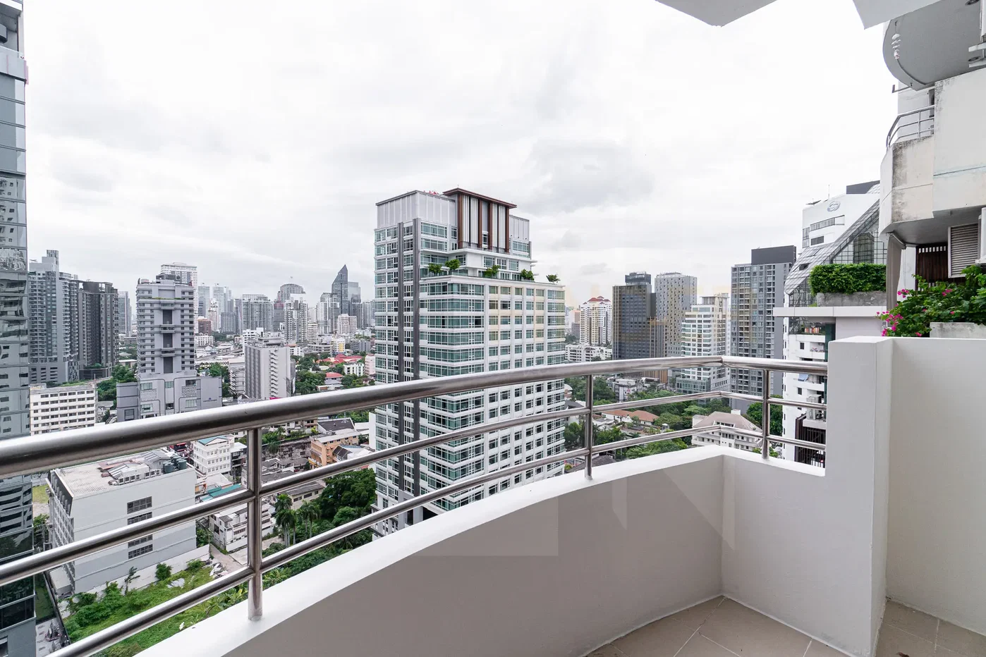 picture Top View Tower 3 bedrooms, for rent - 9/11
