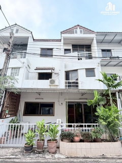 ขายทาวน์โฮม 3 ชั้น หมู่บ้าน ธันยกานต์ ซอยรามอินทรา 40 แยก 31 ทำเลเชื่อมกับถนนนวลจันทร์ พร้อมเข้าอยู่ ใกล้รถไฟฟ้าสายสีชมพู สถานีรามอินทรา ก.ม.6
