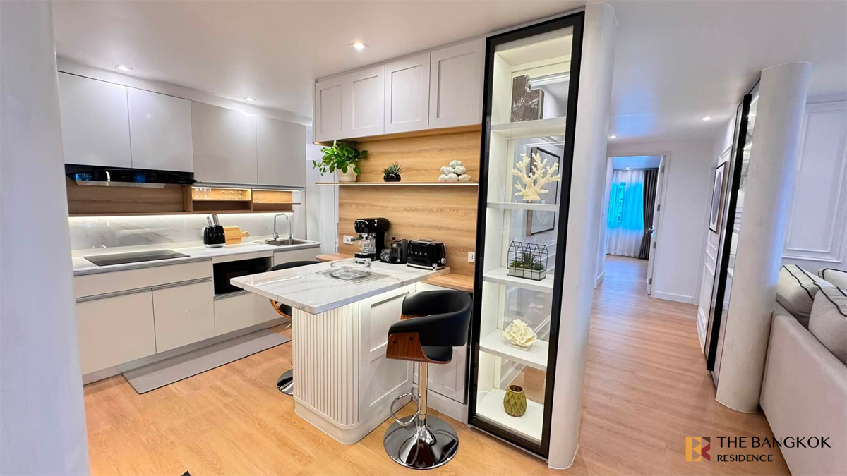 picture Fortune Condo Town Location Near Employment, Surrounded by Lifestyles - 7/10