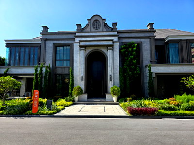 Houses for sale Mahidol University Salaya : [Dream Home, Ready to Move In] Grand Bangkok Boulevard Borom — Vittoriano type, 834 sq.m. 192.5 sq.wah Land, South-Facing, THB 75.7 Million